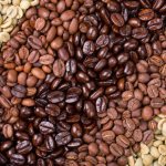 Считается, что в зернах средней обжарки кофеина больше, но это отчасти заблуждение